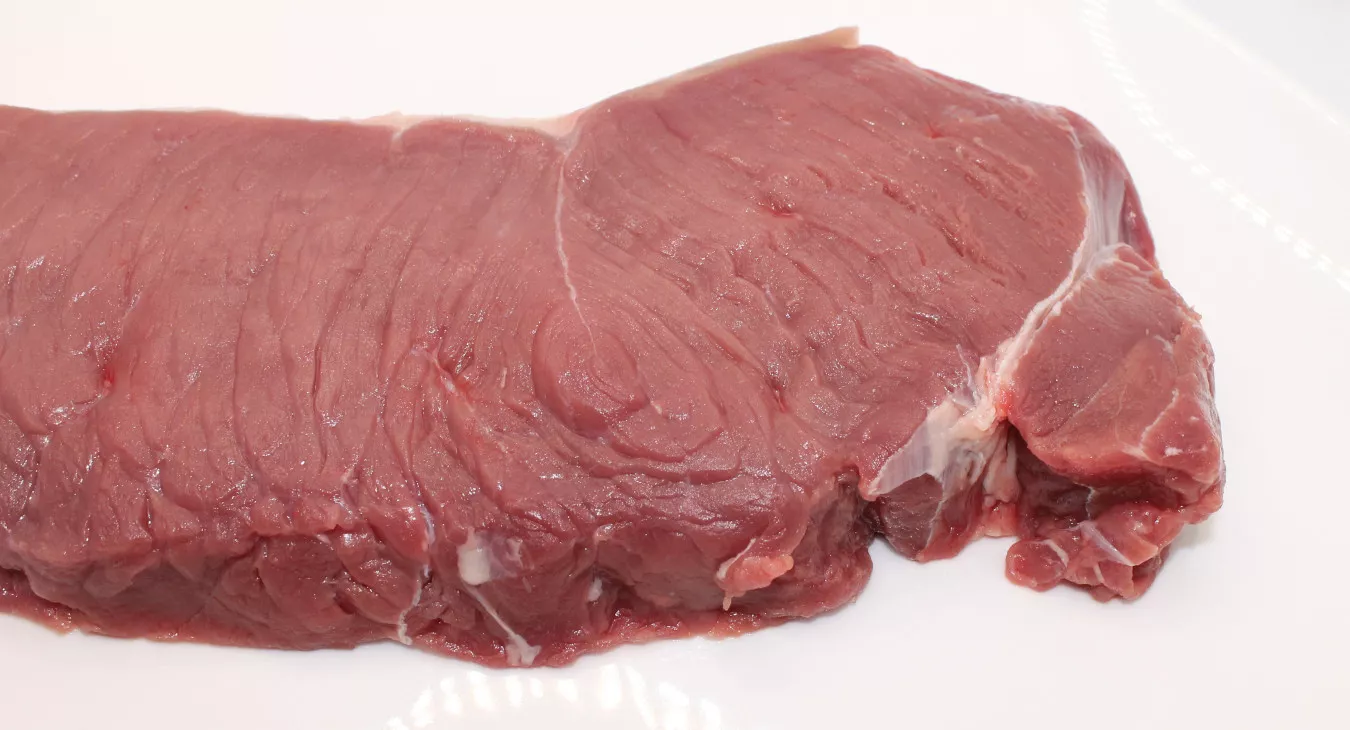 La saveur du contre-filet de bœuf bio provient de la fine tranche de graisse située long du morceau.